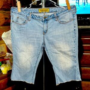 GENTLY WORN HINT JEANS CAPRIS JUNIORS SIZE 13/14